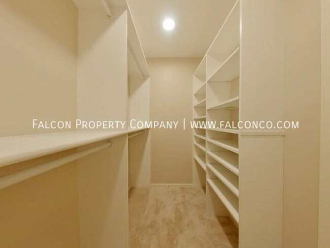 Building Photo - 7973 Buckeye Tree Ln