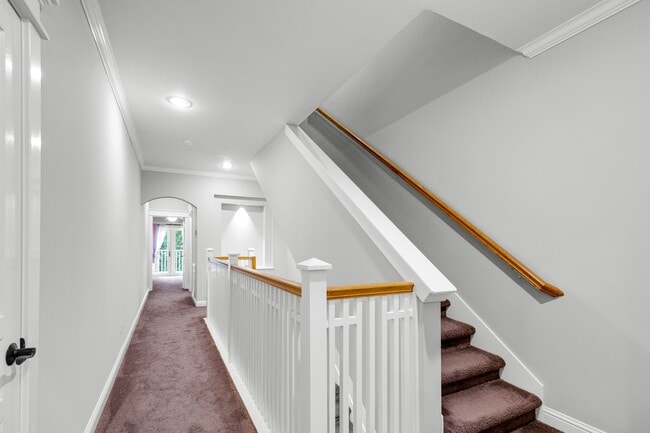 Building Photo - 1141 Louise St