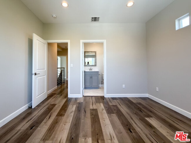 Building Photo - 5651 Willowcrest Ave