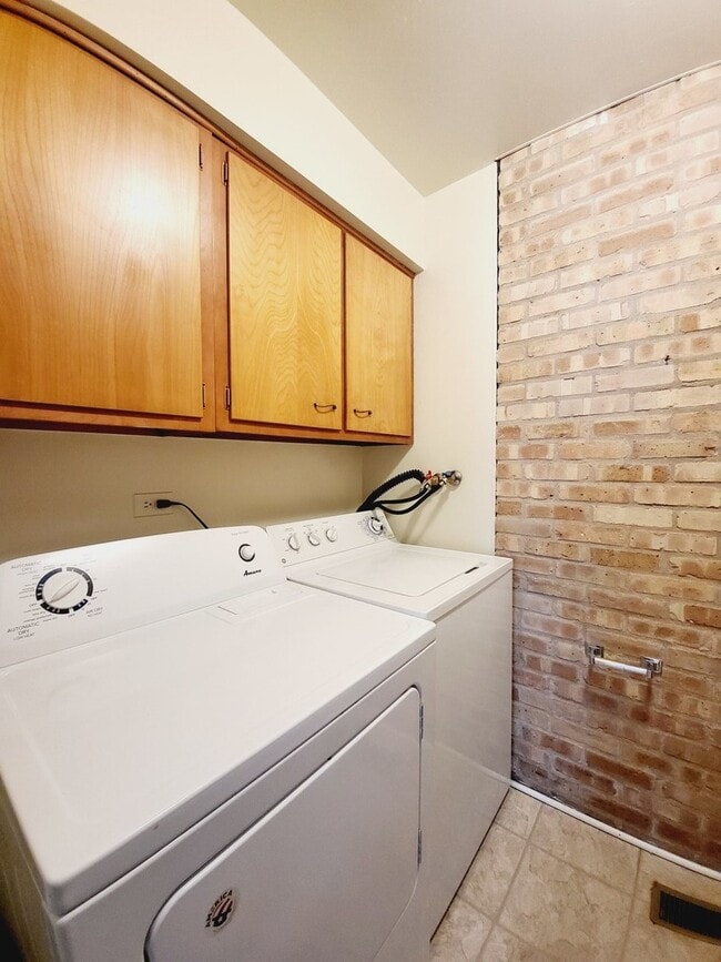 Building Photo - 712 Concord Ln