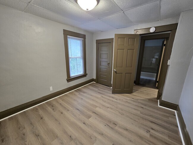 Building Photo - 419 Bratnober St