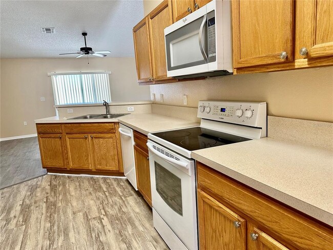 Building Photo - 536 Lakeview Dr