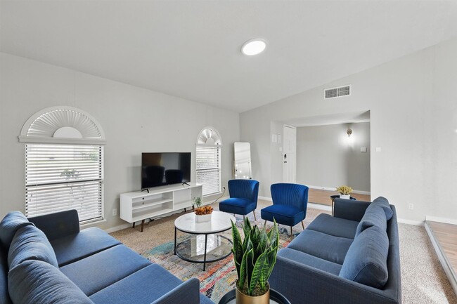 Building Photo - 3454 Livingston Ln