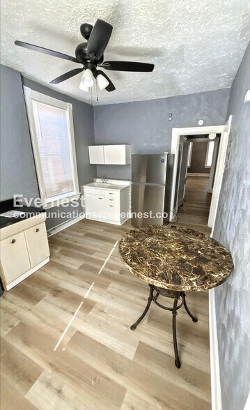 Building Photo - 3722 Fairview Ave