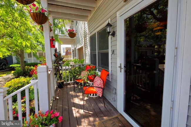 Building Photo - 10 Caravel Ct