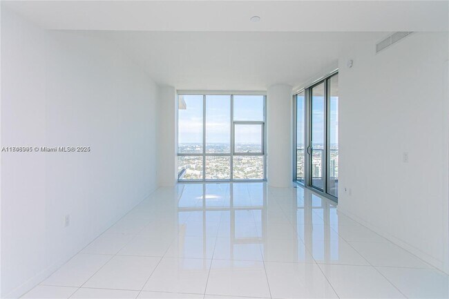 Building Photo - 851 NE 1st Ave