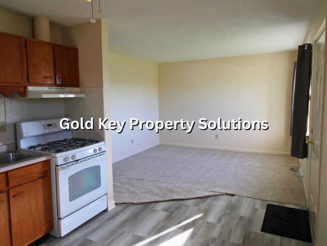 Building Photo - 818-820 Cossack Dr