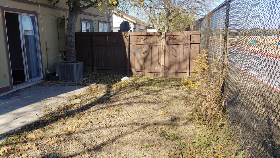 Primary Photo - 7536 Oak Chase