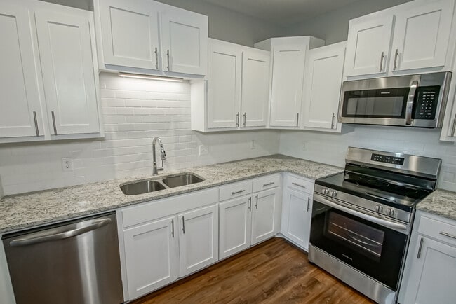 Building Photo - 33260 LA-16