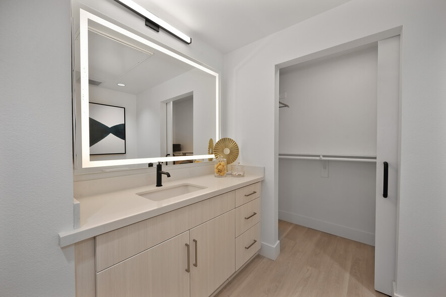 Building Photo - Begonia Place Apartments