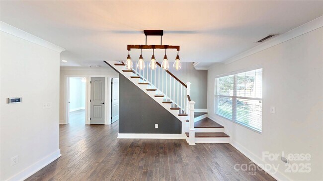 Building Photo - 1412 N Sharon Amity Rd