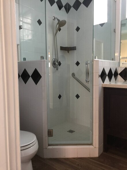 Building Photo - 2120 Laverna Ave