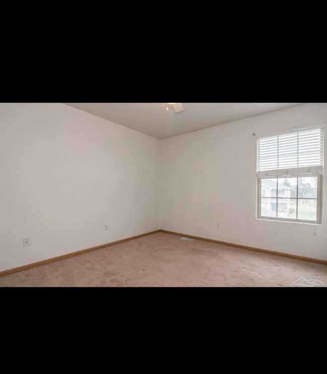 Building Photo - 3612 Zinnia Dr