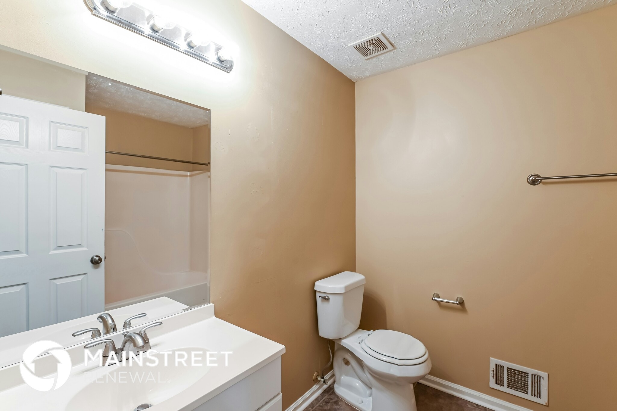 Building Photo - 3338 Mansfield Ln