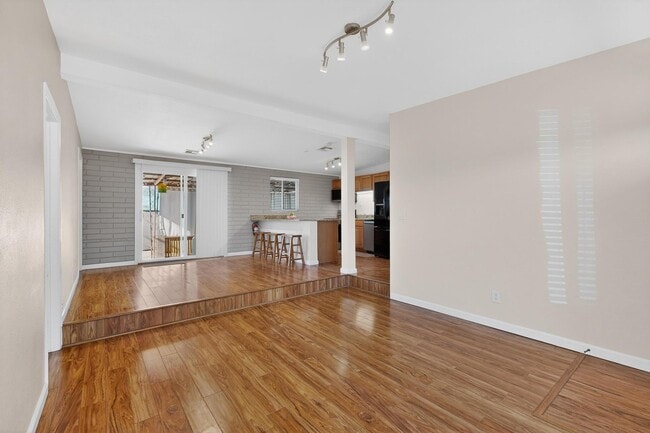 Building Photo - 1237 Pitt St NE