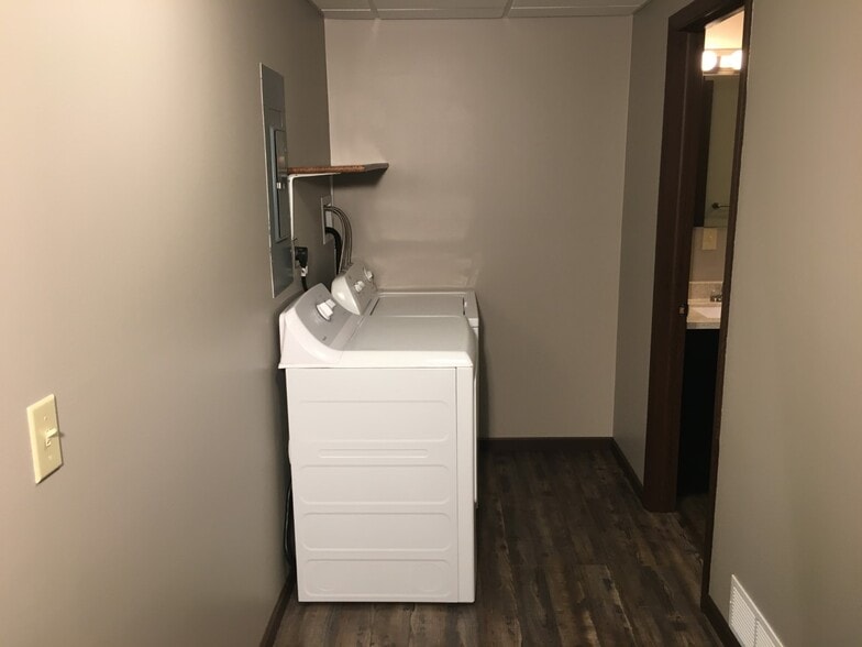 Laundry - 7421 Sharon-Mercer Rd