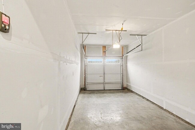 Building Photo - 8901 Blackthorne Pl