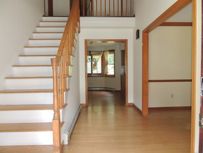 Building Photo - 12 Cardinal Ln