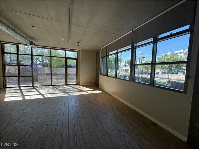 Building Photo - 353 E Bonneville Ave