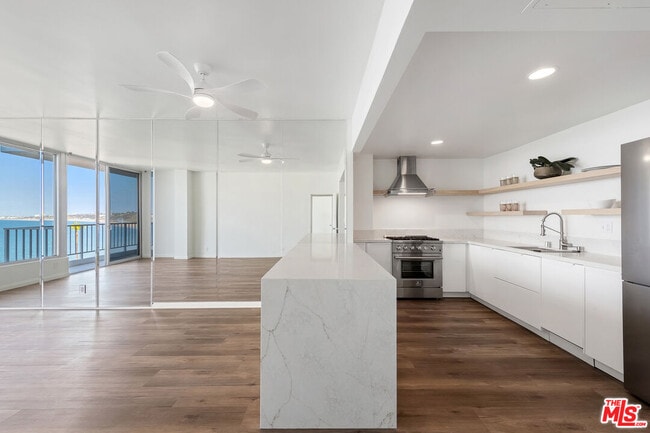 Building Photo - 17350 Sunset Blvd