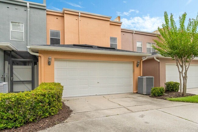 Building Photo - Around the Corner to Avalon Park Towncente...