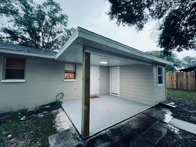 Building Photo - 5323 Satsuma Dr