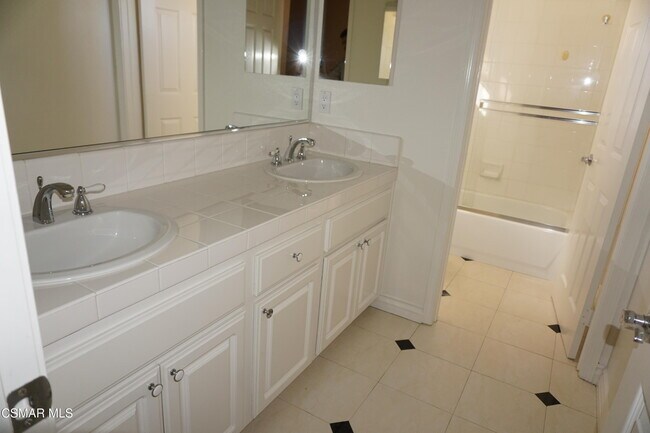 Building Photo - 2033 Yellowthroat Pl