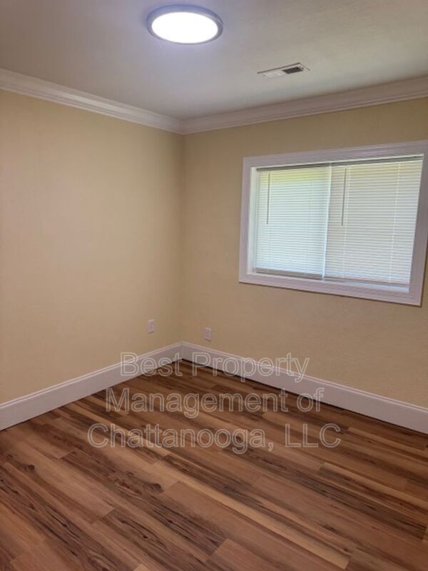 Building Photo - 5281 Usher Dr