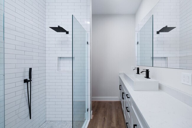 Building Photo - 354 Peach Pt Ln