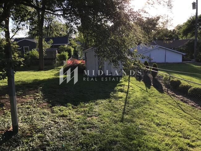 Building Photo - Aksarben Duplex