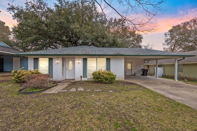 Building Photo - COMING APRIL 1ST!  NEWLY REMODELED HOME!