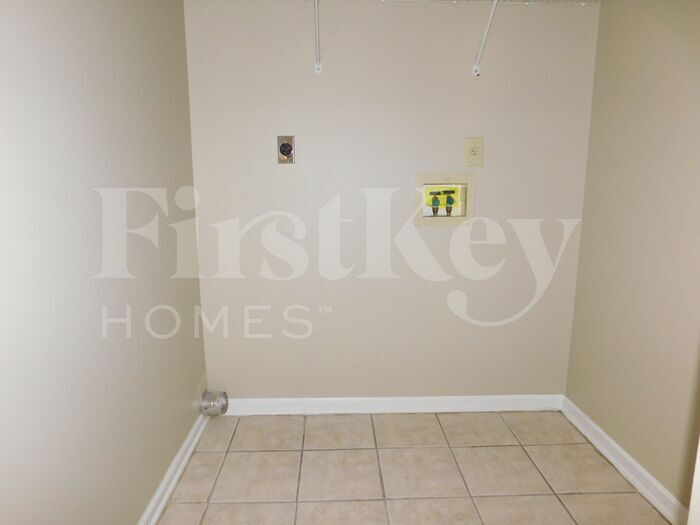 Building Photo - 1846 Dartford Dr