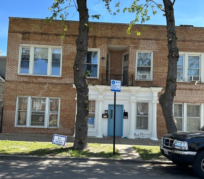 Primary Photo - 2847 S Homan Ave