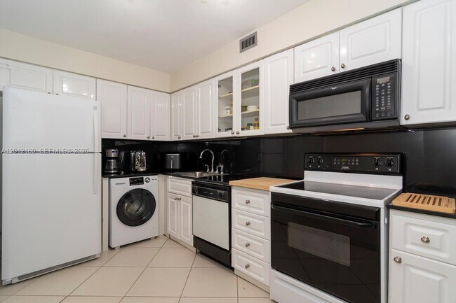 Building Photo - 6770 Indian Creek Dr