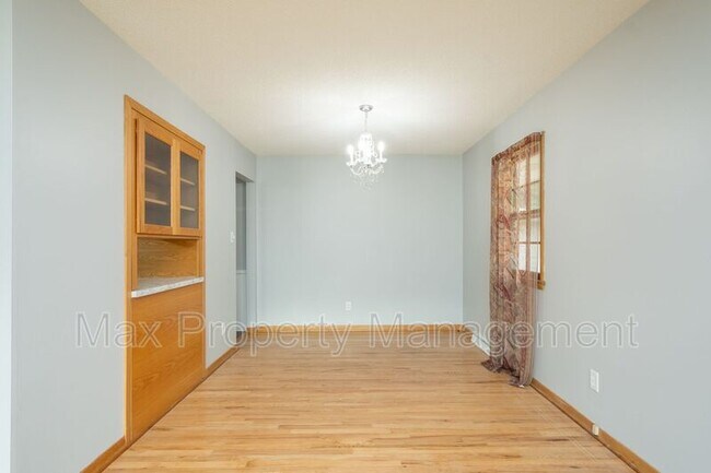 Building Photo - 3934 Oakshire Rd