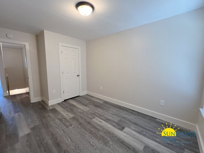 Building Photo - Spacious 3 Bedroom Townhome in Crestview!