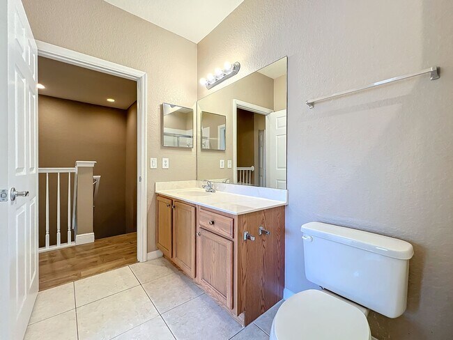Building Photo - LUXURY 3 Bedroom / 2 Bath Townhome in a ga...