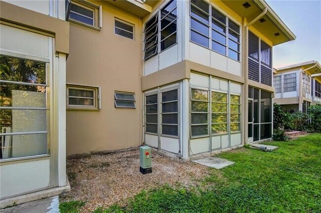 Building Photo - 2115 NE 42nd Ct