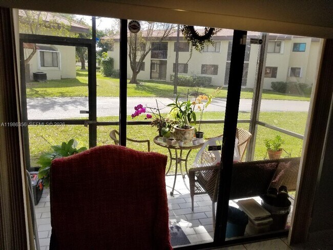 Building Photo - 9708 SW 138th Ave