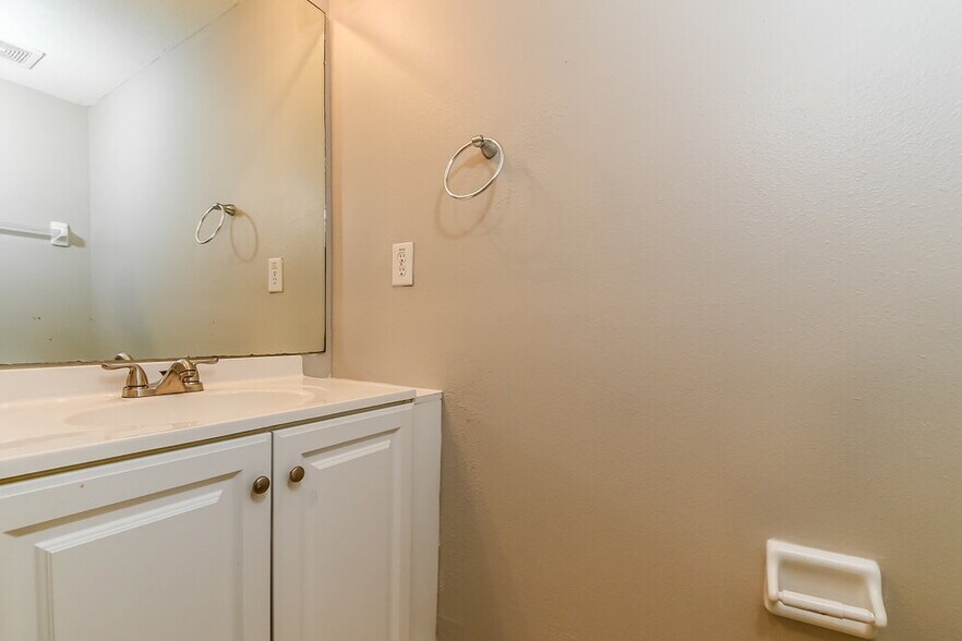 Building Photo - 6507 Summer Cove Dr