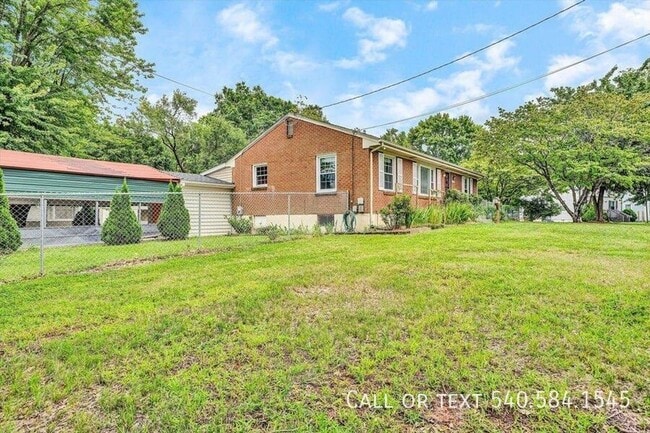 Building Photo - 5001 Hildebrand Rd NW