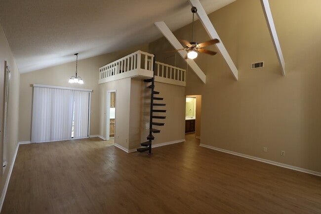 Building Photo - 372 Hummingbird Cir