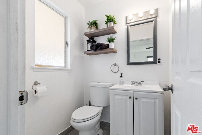 Building Photo - 38457 Sumac Ave