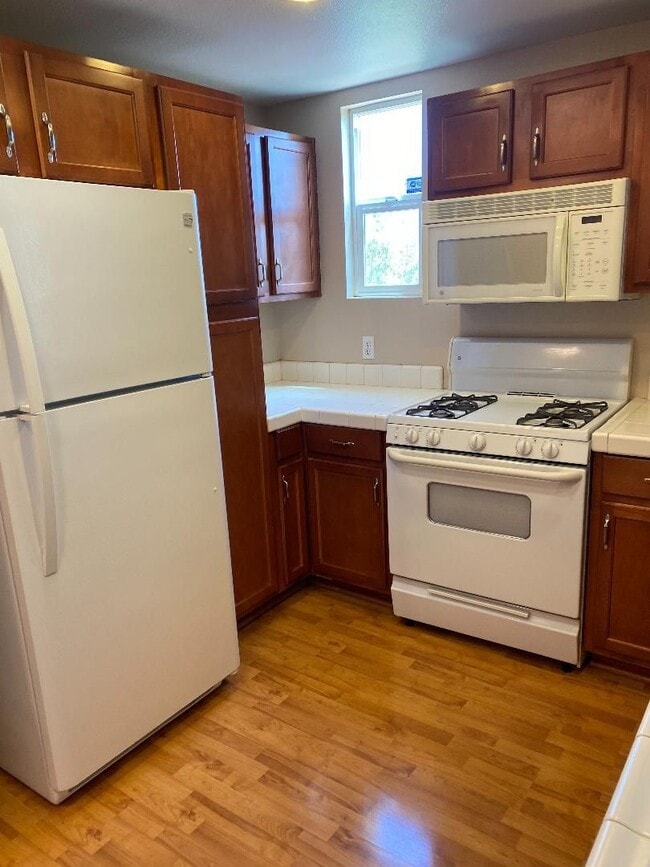 Building Photo - ADORABLE WESTLAKE VILLAS 2 BEDROOM (PLEASE READ ENTIRE AD FOR SHOWINGS)!