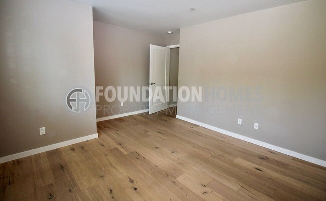 Building Photo - Remodeled 4BD/2BA in Prime Tiburon Locatio...