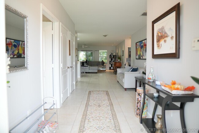 Building Photo - 821 SW 13th Ct