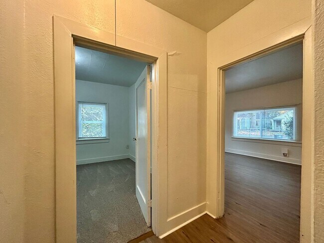 Building Photo - 231 NE 4th Ave