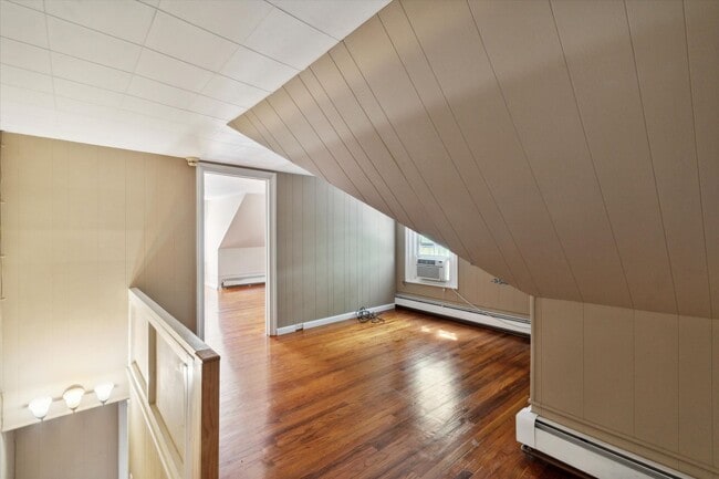 Building Photo - Single Family Home in Berwyn