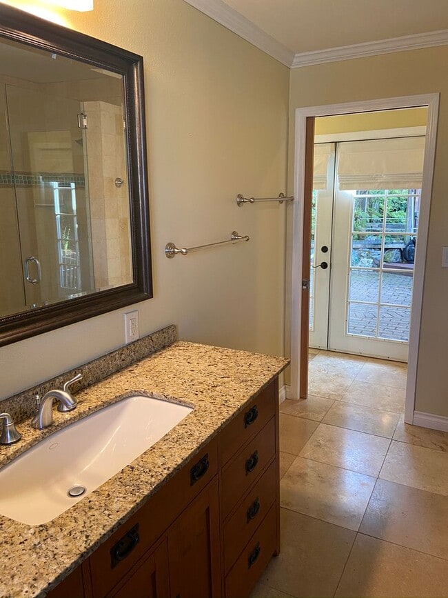 Building Photo - Classic Updated Home Near Whatcom Falls!