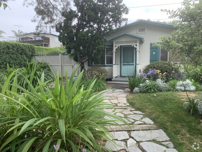 1930s Beach Cottage - 2279 Manchester Ave